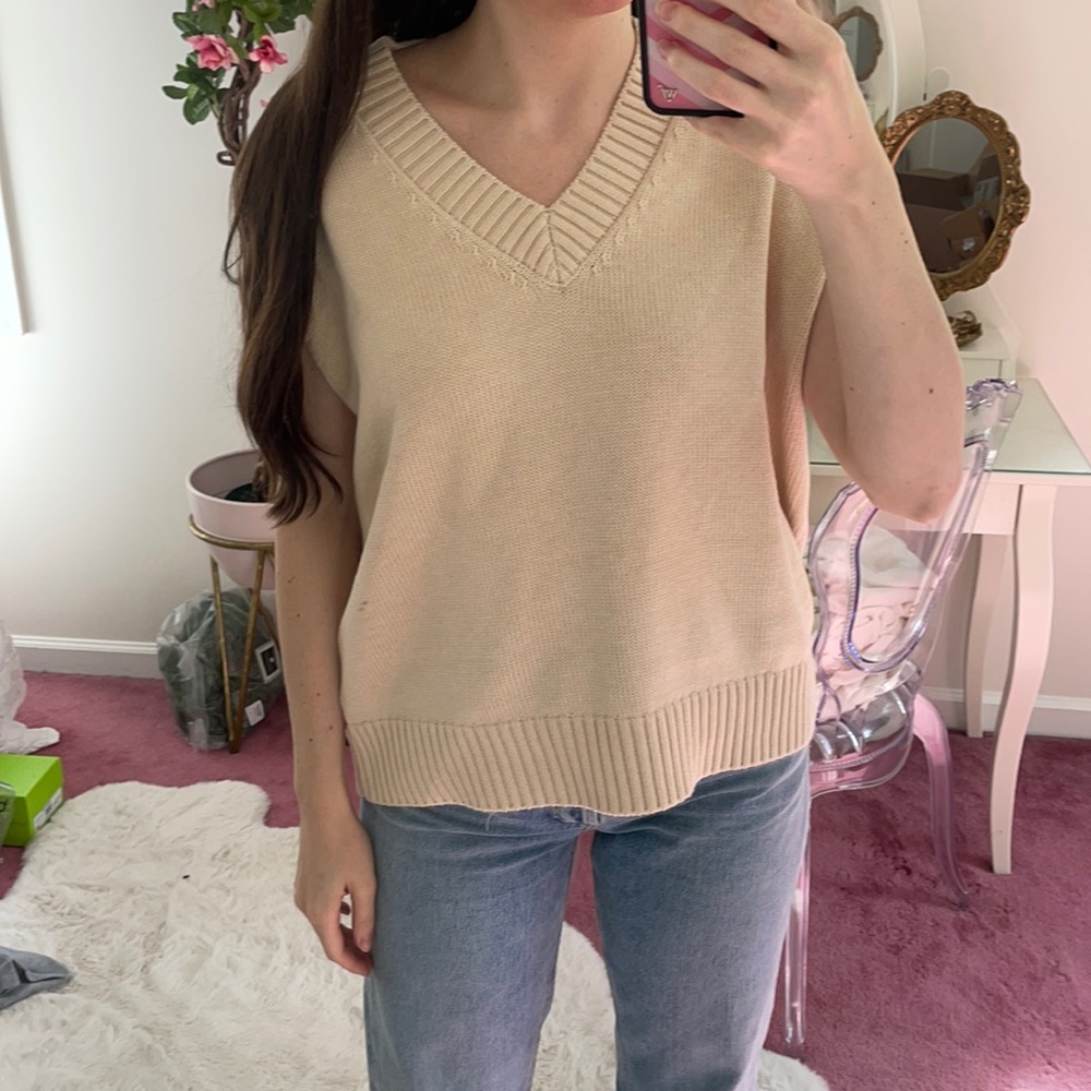 l’academie sweater vest🤍